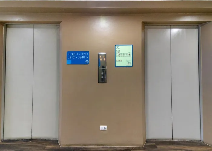 Oyo529阿迈亚天空阿维尼达酒店 2* 马尼拉