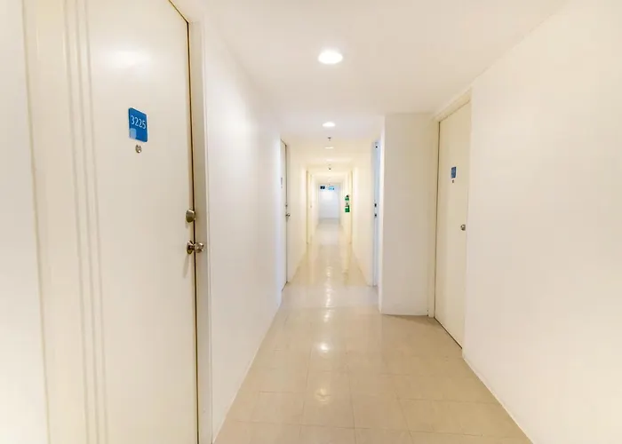 Oyo529阿迈亚天空阿维尼达酒店